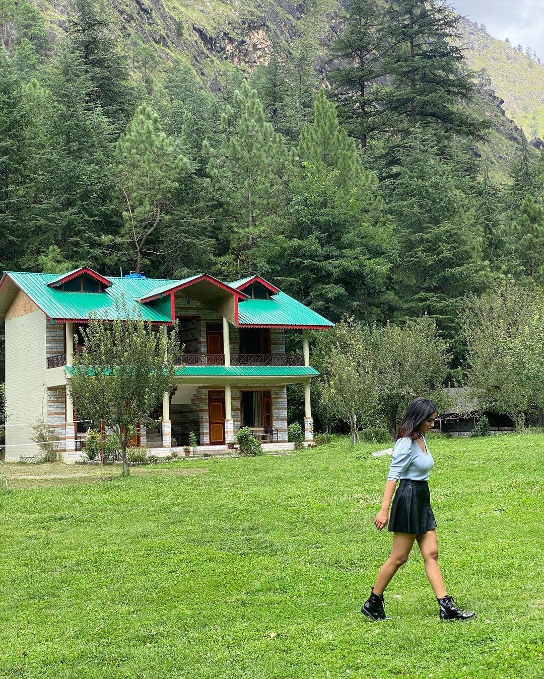 ഹിമാചല്‍ പ്രദേശില്‍ സാനിയ ഇയ്യപ്പന് പുതിയ കൂട്ട്: ഇതുപോലൊരു സ്നേഹം