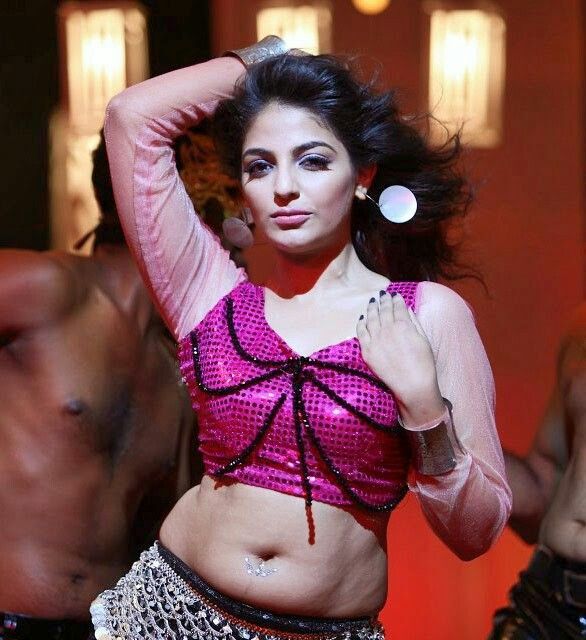 ആരാണിത്, കിടുക്കിയല്ലോ? കിടിലന്‍ മേക്കോവര്‍ ചിത്രങ്ങളുമായി നടി മൈഥിലി