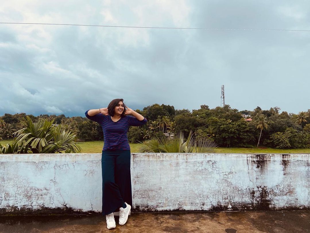 ചിരിച്ചുല്ലസിച്ച് പ്രിയതാരം സനൂഷ: ചിത്രം ഏറ്റെടുത്ത് ആരാധകര്‍