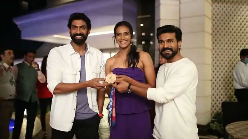 పీవీ సింధుకి 'మెగా' సన్మానం: హాజరైన సినీ ప్రముఖులు (ఫోటోలు)