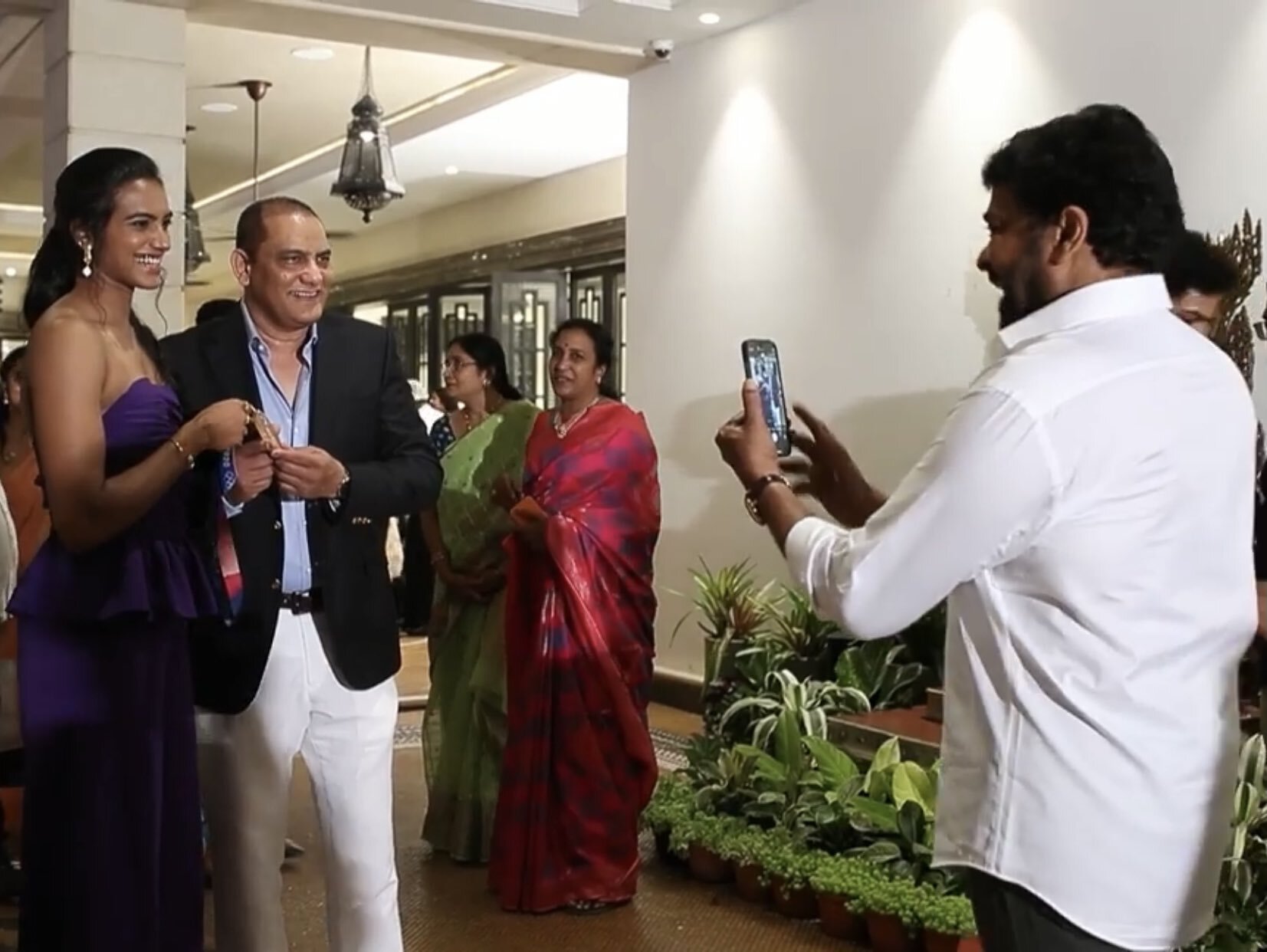 పీవీ సింధుకి 'మెగా' సన్మానం: హాజరైన సినీ ప్రముఖులు (ఫోటోలు)