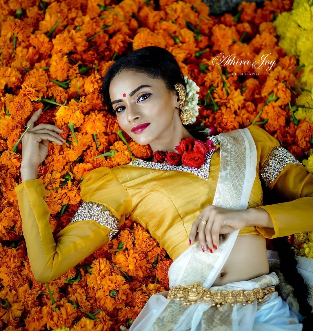 കിടിലന്‍ ലുക്കില്‍ സ്റ്റാര്‍ മാജിക് താരം അന്ന ചാക്കോ: വൈറലായി ചിത്രങ്ങള്‍