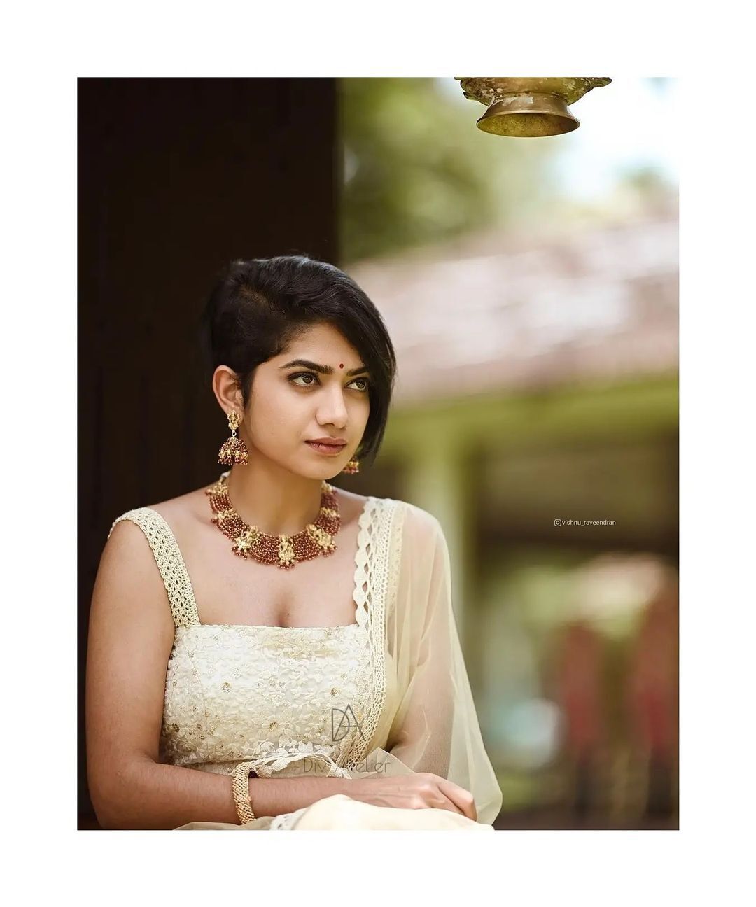 ഓണക്കോടിയിൽ ഗ്ലാമറസ് ലുക്കായി അനാർക്കലി മരയ്ക്കാർ, വൈറൽ ഫോട്ടോഷൂട്ട് കാണാം