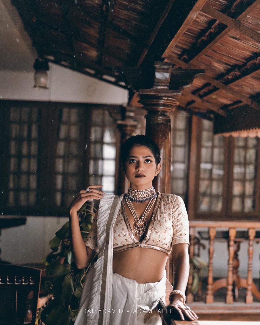 ഓണക്കോടിയിൽ ഗ്ലാമറസ് ലുക്കായി അനാർക്കലി മരയ്ക്കാർ, വൈറൽ ഫോട്ടോഷൂട്ട് കാണാം