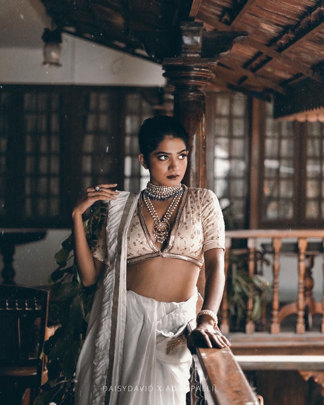 ഓണക്കോടിയിൽ ഗ്ലാമറസ് ലുക്കായി അനാർക്കലി മരയ്ക്കാർ, വൈറൽ ഫോട്ടോഷൂട്ട് കാണാം