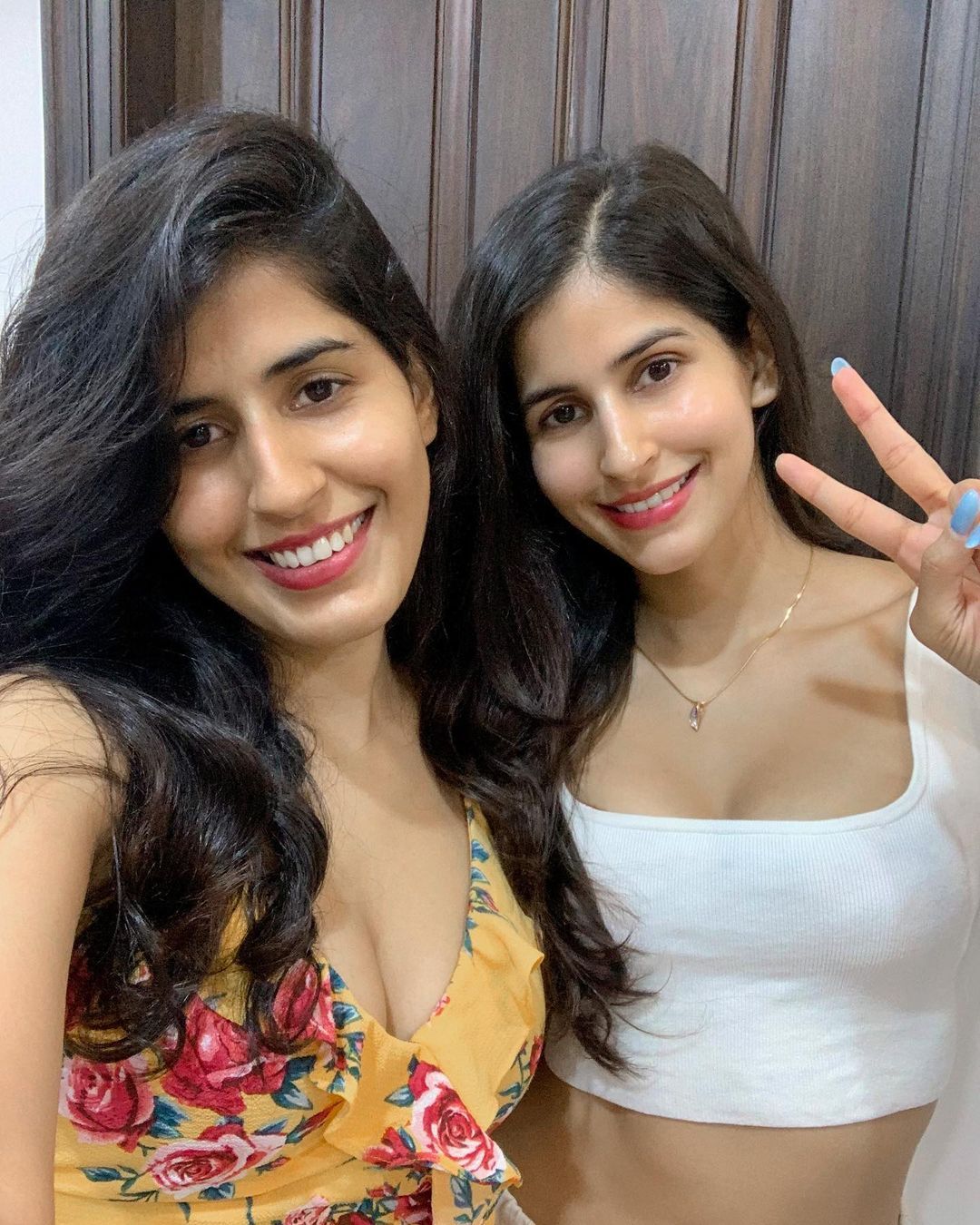 एक्ट्रेस साक्षी मलिक की बहन Aayushi Malik हैं बेहद ग्लैमरस, देखें Hot तस्वीरें