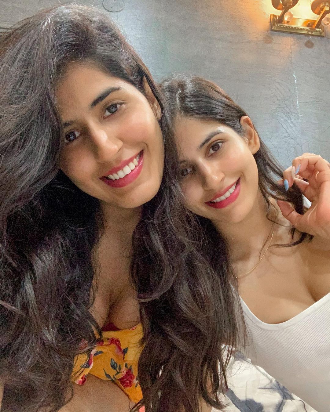एक्ट्रेस साक्षी मलिक की बहन Aayushi Malik हैं बेहद ग्लैमरस, देखें Hot तस्वीरें