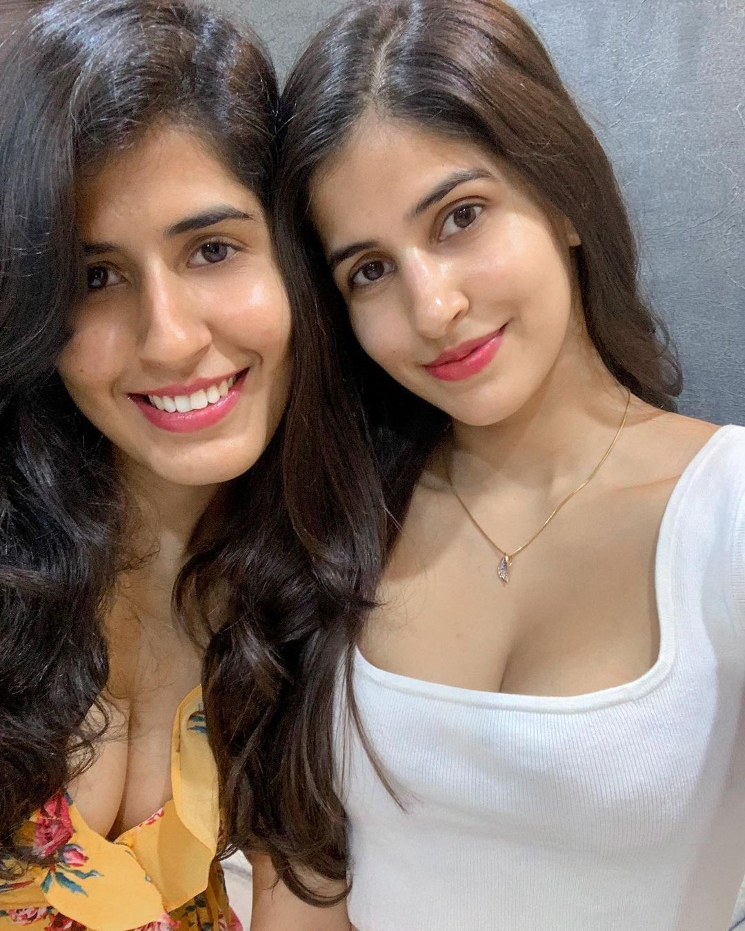 एक्ट्रेस साक्षी मलिक की बहन Aayushi Malik हैं बेहद ग्लैमरस, देखें Hot तस्वीरें