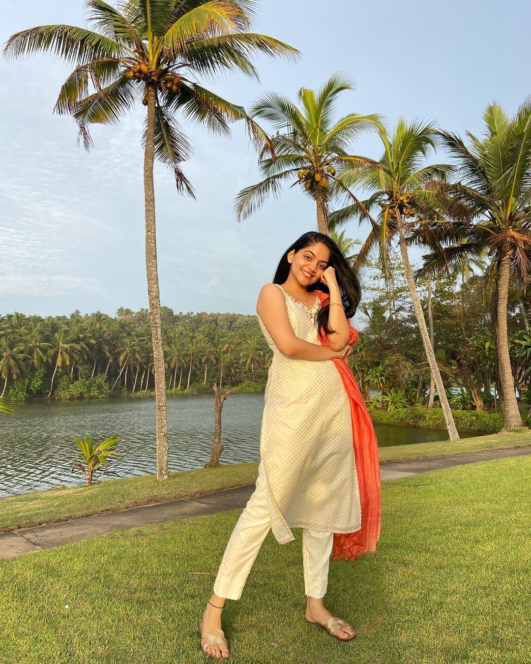 കേരള സാരിയില്‍ വേറിട്ട ലുക്കുമായി അഹാന കൃഷ്ണ; താരത്തിന്റെ ചിത്രങ്ങള്‍ വൈറല്‍