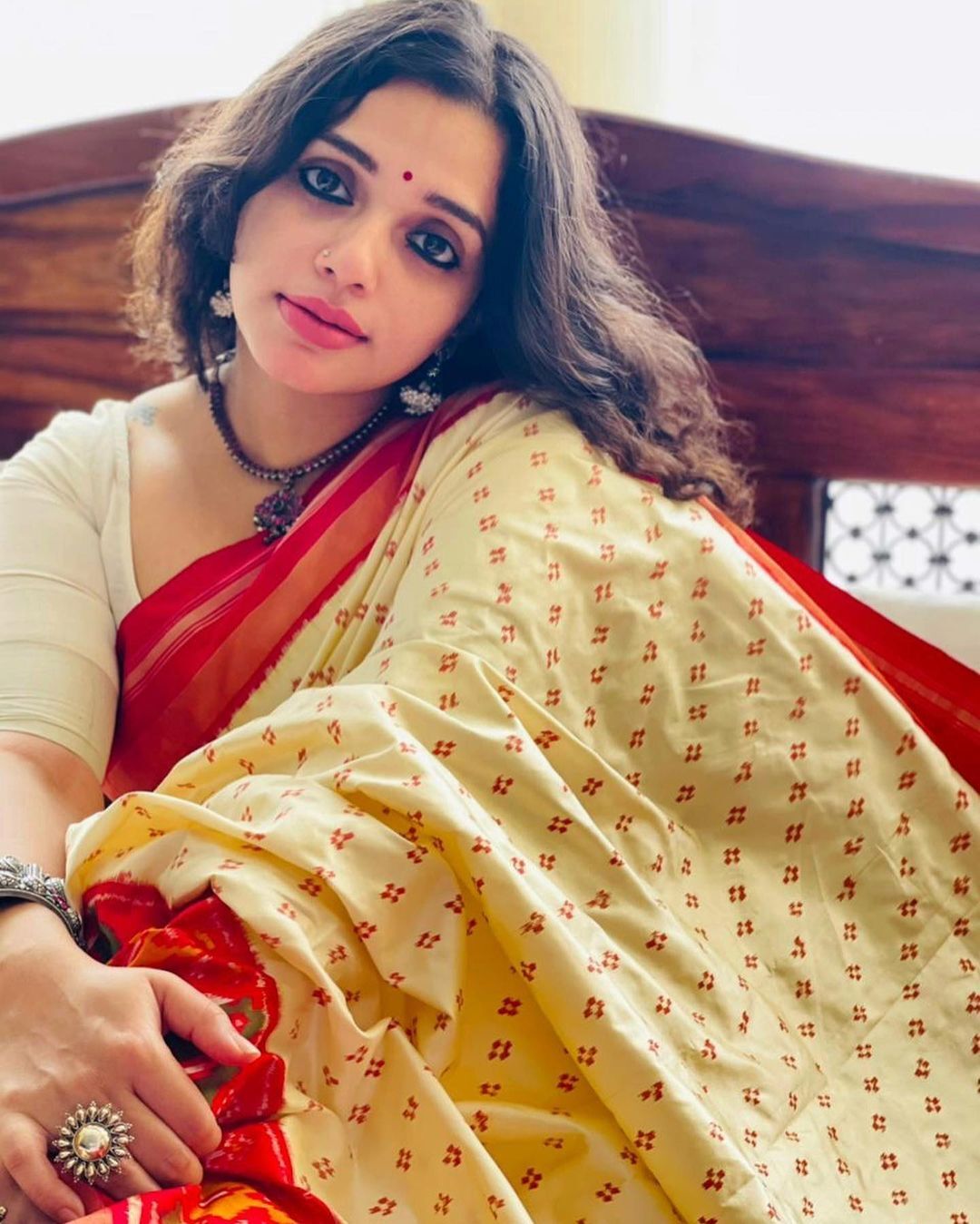 ഹൗ ക്യൂട്ട്.. ആൻ ആഗസ്റ്റിനെ ചേർത്ത് നിർത്തി ലാലേട്ടൻ... ചിത്രങ്ങൾ വൈറൽ