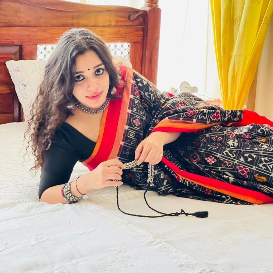 ഹൗ ക്യൂട്ട്.. ആൻ ആഗസ്റ്റിനെ ചേർത്ത് നിർത്തി ലാലേട്ടൻ... ചിത്രങ്ങൾ വൈറൽ