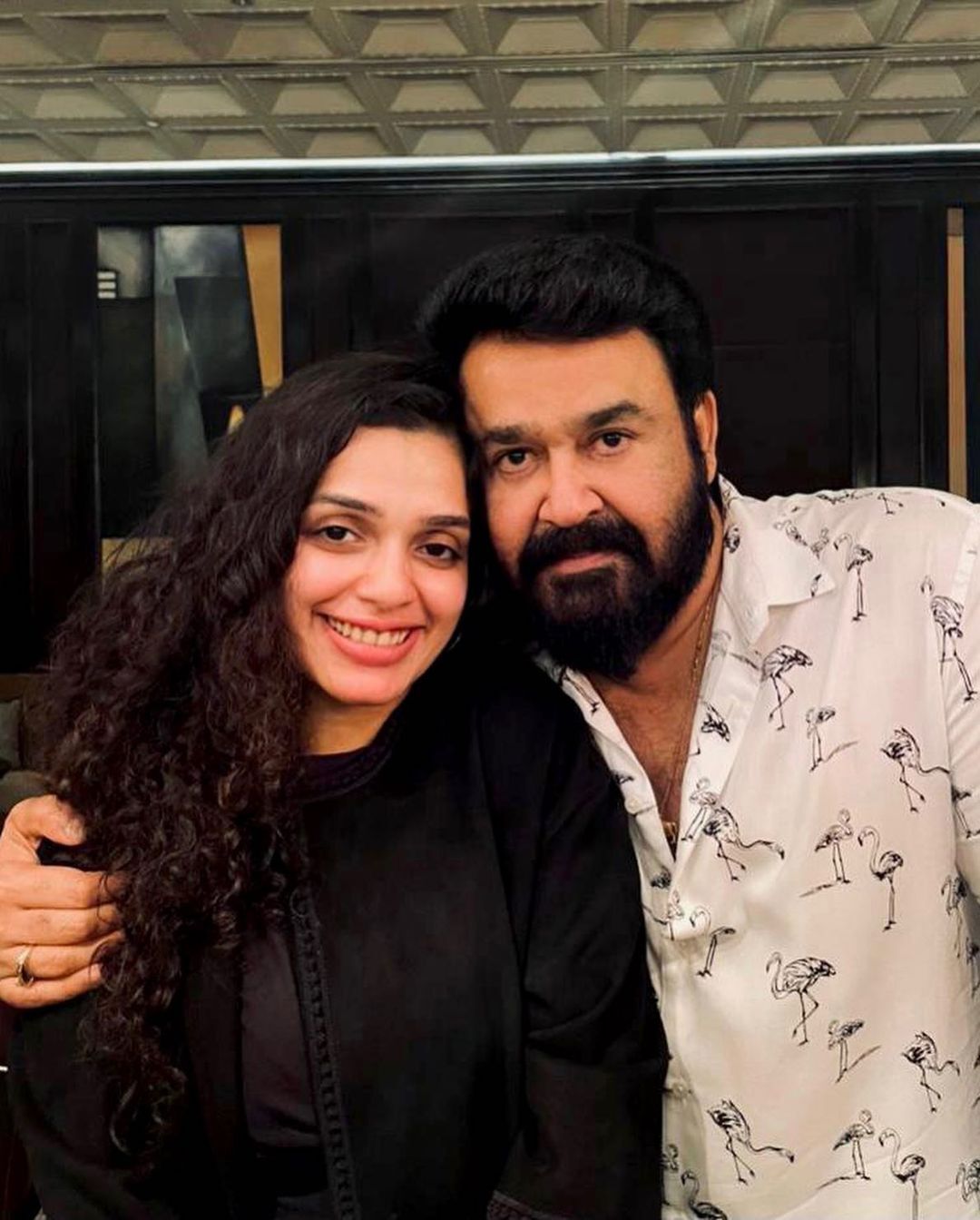 ഹൗ ക്യൂട്ട്.. ആൻ ആഗസ്റ്റിനെ ചേർത്ത് നിർത്തി ലാലേട്ടൻ... ചിത്രങ്ങൾ വൈറൽ