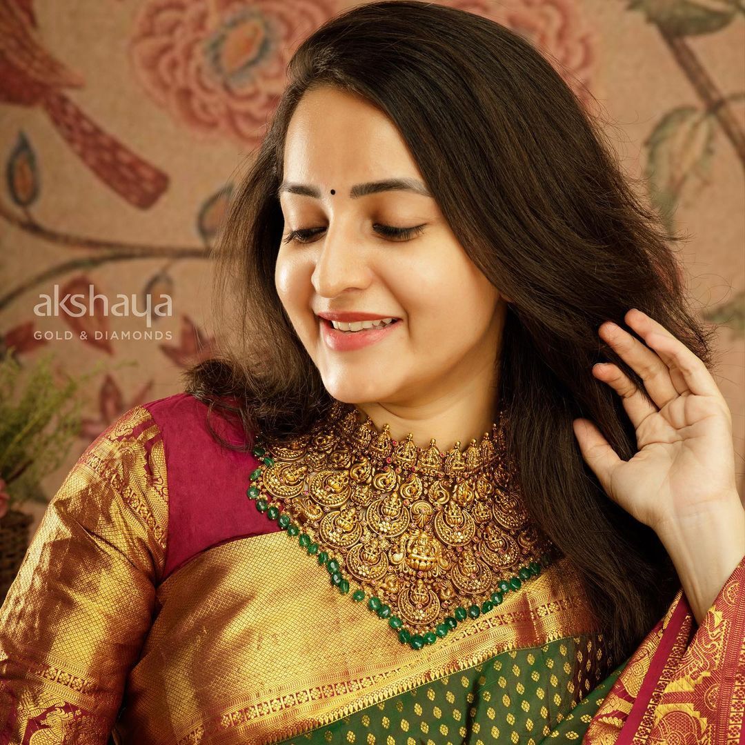 സാരിയിൽ സുന്ദരിയായി ഭാമ; ഏറ്റവും പുതിയ ചിത്രങ്ങൾ കാണാം