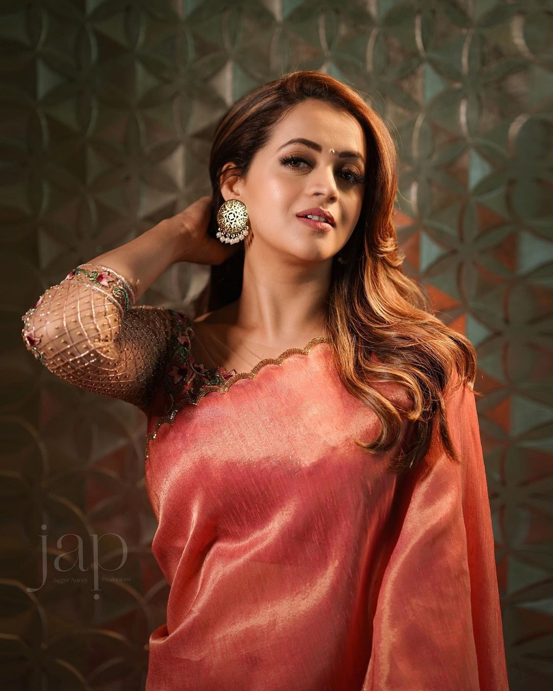 സാരിയിൽ അണിഞ്ഞൊരുങ്ങി ഭാവന, ഏറ്റവും പുതിയ ഫോട്ടോഷൂട്ട് ചിത്രങ്ങൾ