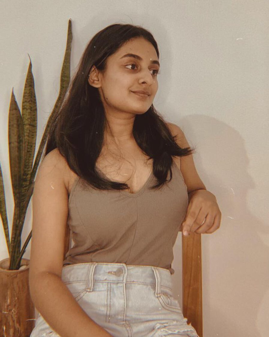 കിടു ലുക്കില്‍ നടി എസ്തര്‍ അനില്‍; എന്തൊരു ക്യൂട്ടാണെന്ന് ആരാധകര്‍