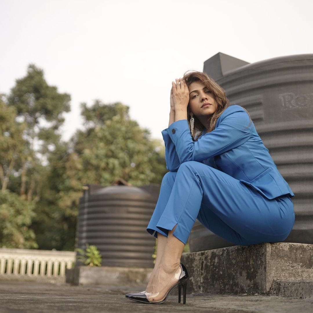 പൂന്തോട്ടത്തില്‍ ചിന്താവിഷ്ടയായി നടി മഡോണ സെബാസ്റ്റിയന്‍; എന്തുപറ്റിയെന്ന് തിരക്കി ആരാധകര്‍