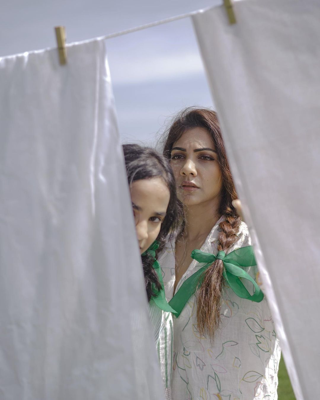 'നിലനിൽക്കുന്നതും നിരുപാധികവുമായ സ്നേഹം'; കടല്‍തീരത്ത് സഹോദരിയുമായി മഡോണയുടെ ഫോട്ടോഷൂട്ട്.. ചിത്രങ്ങള്‍ കാണാം 