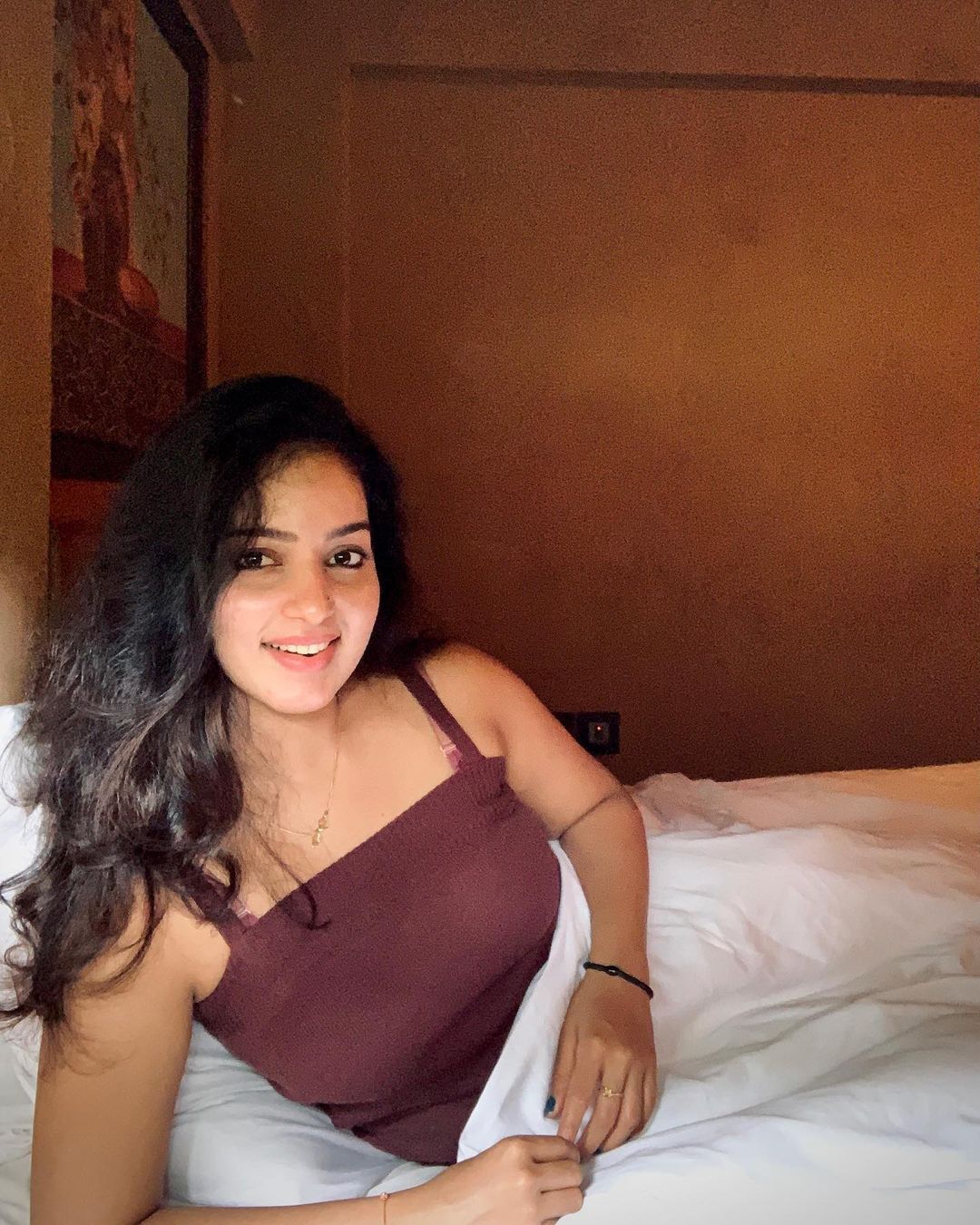 സൺ കിസ്ഡ്; മലയാളികളുടെ പ്രിയ താരം മാളവികയുടെ പുതിയ ചിത്രങ്ങളേറ്റെടുത്ത് ആരാധകർ