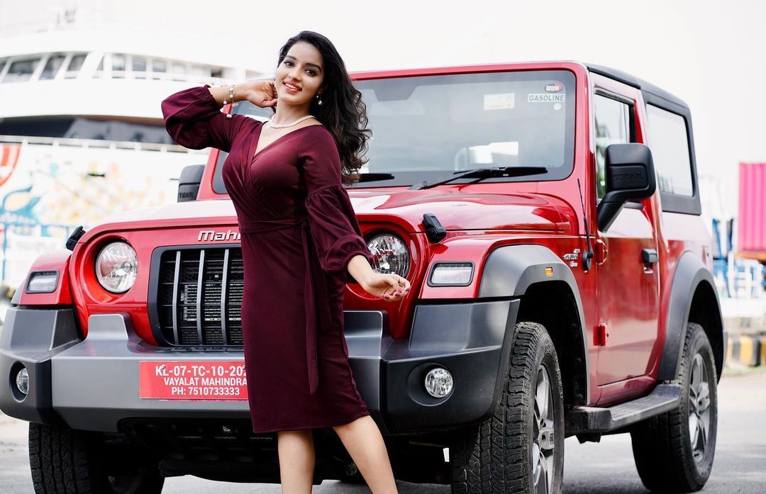 സൺ കിസ്ഡ്; മലയാളികളുടെ പ്രിയ താരം മാളവികയുടെ പുതിയ ചിത്രങ്ങളേറ്റെടുത്ത് ആരാധകർ
