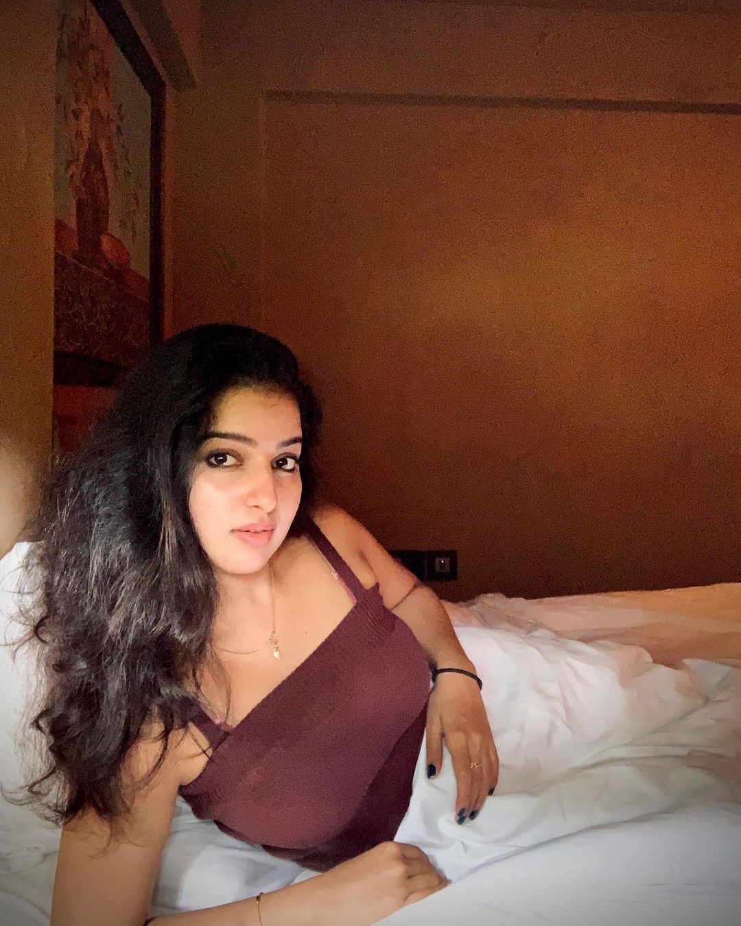 സൺ കിസ്ഡ്; മലയാളികളുടെ പ്രിയ താരം മാളവികയുടെ പുതിയ ചിത്രങ്ങളേറ്റെടുത്ത് ആരാധകർ