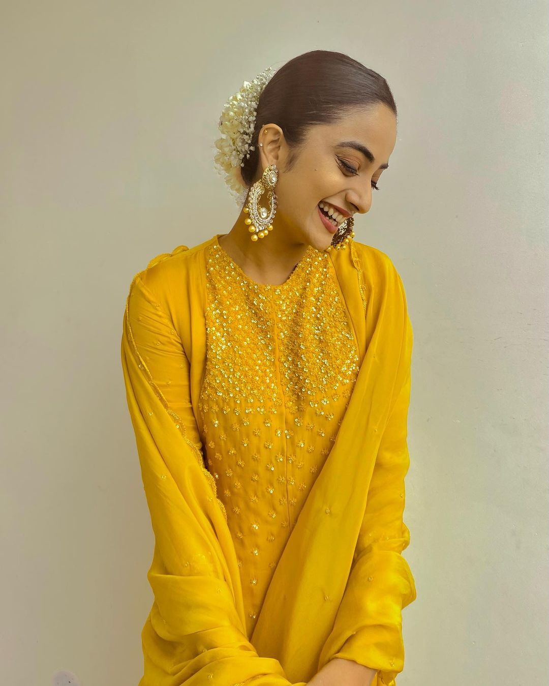 വിന്റേജ് മഞ്ഞയും മുല്ലമൊട്ടും; നമിത പ്രമോദിന്റെ ഇൻസ്റ്റഗ്രാം ചിത്രങ്ങൾ വൈറലാകുന്നു