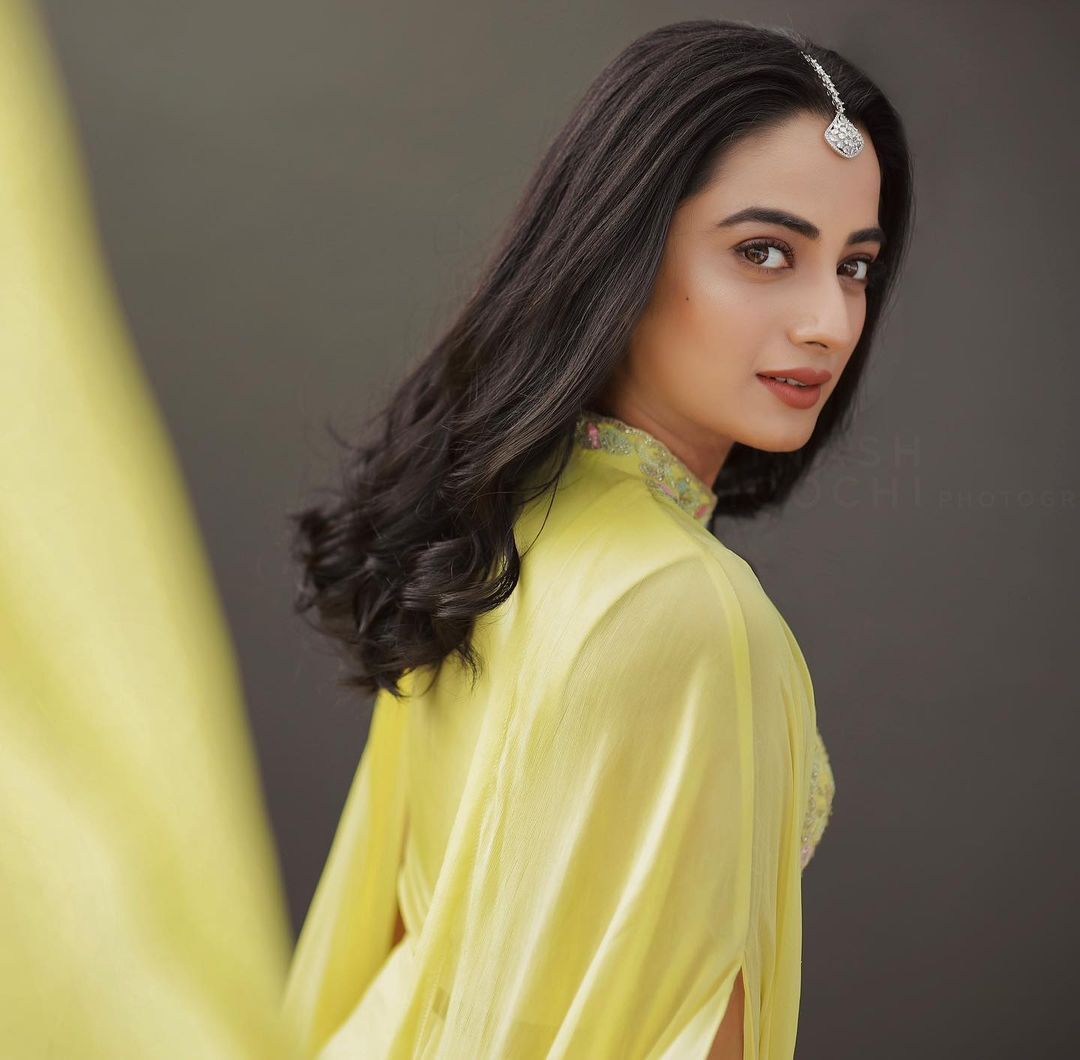 വിന്റേജ് മഞ്ഞയും മുല്ലമൊട്ടും; നമിത പ്രമോദിന്റെ ഇൻസ്റ്റഗ്രാം ചിത്രങ്ങൾ വൈറലാകുന്നു