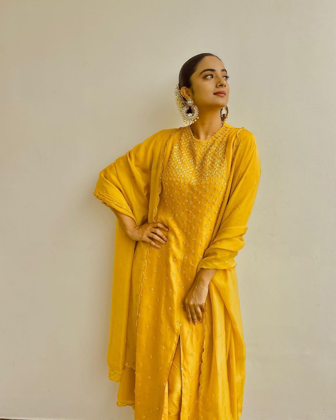 വിന്റേജ് മഞ്ഞയും മുല്ലമൊട്ടും; നമിത പ്രമോദിന്റെ ഇൻസ്റ്റഗ്രാം ചിത്രങ്ങൾ വൈറലാകുന്നു