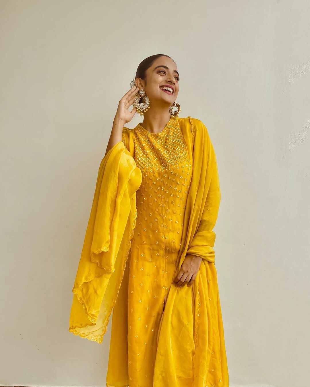 വിന്റേജ് മഞ്ഞയും മുല്ലമൊട്ടും; നമിത പ്രമോദിന്റെ ഇൻസ്റ്റഗ്രാം ചിത്രങ്ങൾ വൈറലാകുന്നു