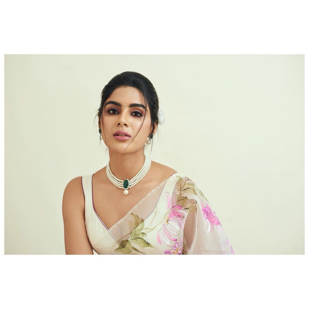 പുത്തന്‍ മേക്കോവറില്‍ സംയുക്ത മേനോന്‍; വൈറലായി പുതിയ ഫോട്ടോഷൂട്ട്