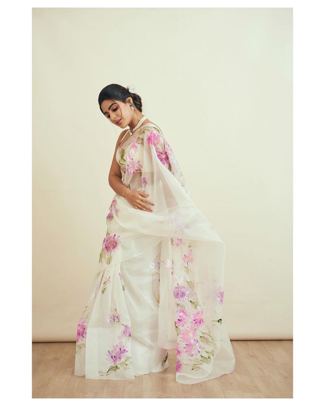 പുത്തന്‍ മേക്കോവറില്‍ സംയുക്ത മേനോന്‍; വൈറലായി പുതിയ ഫോട്ടോഷൂട്ട്