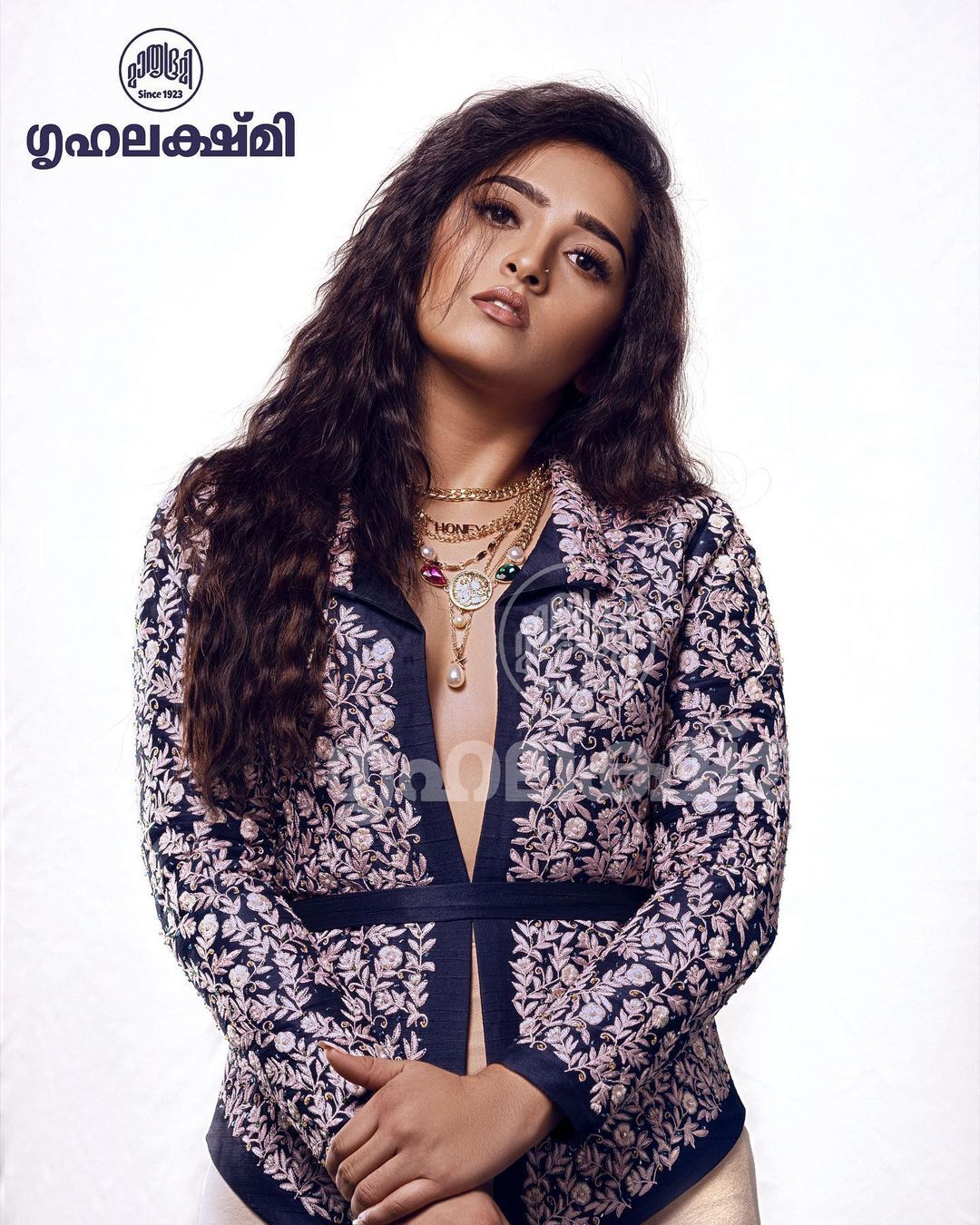 അമ്പോ ഇതെന്തൊരു മേക്കോവർ... സനുഷ വേറെ ലെവലാണ്, നടിയുടെ പുതിയ ചിത്രങ്ങൾ ഏറ്റെടുത്ത് ആരാധകർ