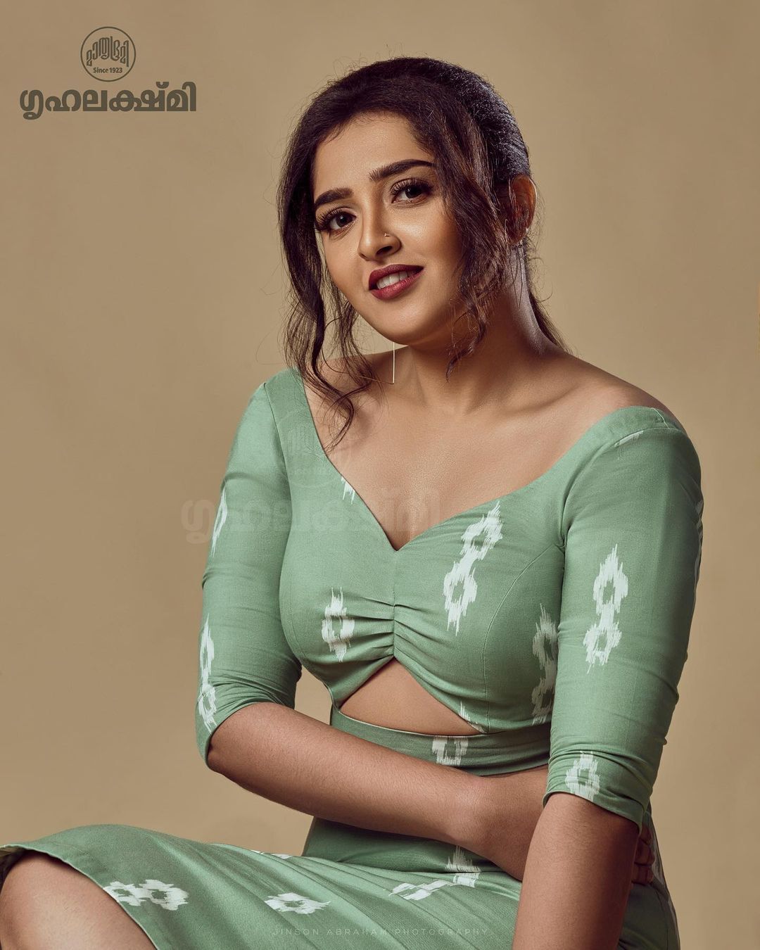 അമ്പോ ഇതെന്തൊരു മേക്കോവർ... സനുഷ വേറെ ലെവലാണ്, നടിയുടെ പുതിയ ചിത്രങ്ങൾ ഏറ്റെടുത്ത് ആരാധകർ