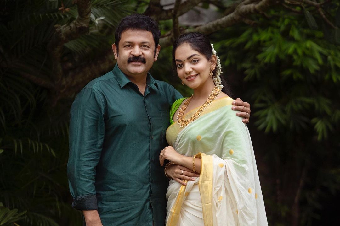 ഇത് 'ട്രാവന്‍കൂര്‍ സിസ്‌റ്റേഴ്‌സ്'; ഓണത്തിന് പച്ച കളര്‍കോഡുമായി താരകുടുംബം; വൈറലായ ഓണ ചിത്രങ്ങള്‍ കാണാം