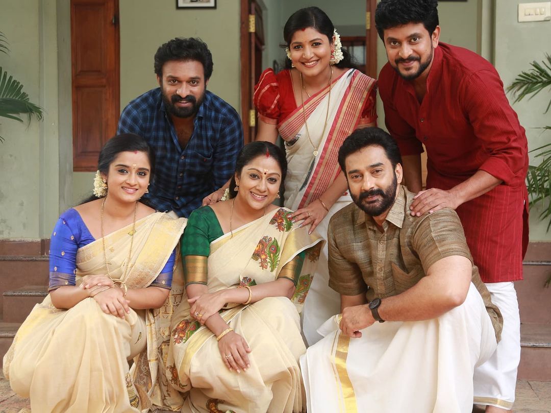 ശിവനോടൊപ്പം അഞ്ജലി, സാന്ത്വനം വീട്ടിലെ ഓണാഘോഷ ചിത്രങ്ങള്‍ വൈറല്‍, കാണാം