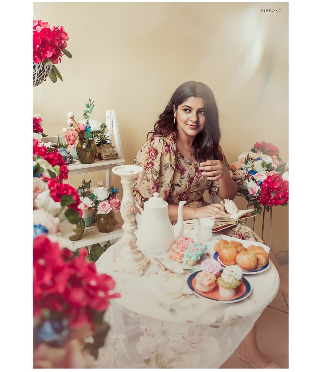 പുതുപുത്തന്‍ ലുക്കില്‍ അപര്‍ണ ബാലമുരളി; വൈറലായി പുതിയ ഫോട്ടോഷൂട്ട്