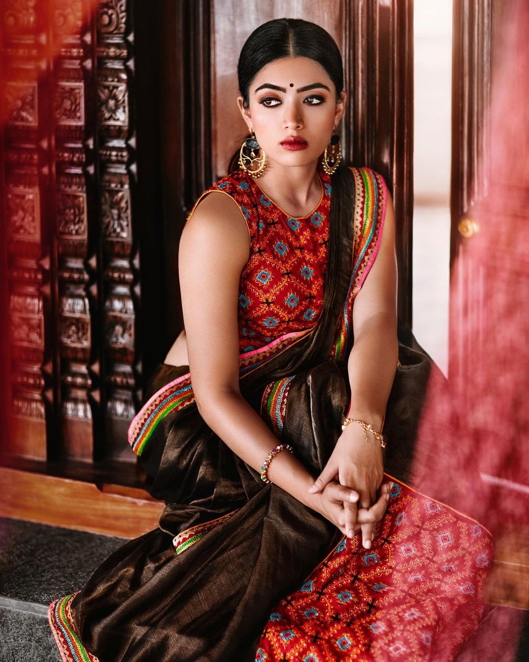 തലയില്‍ മുല്ലപ്പൂ ചൂടി രാജകുമാരിയായി രശ്മിക മന്ദാന; വൈറലായി പുതിയ ചിത്രങ്ങള്‍