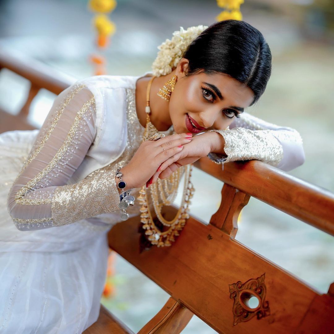 സാരിയില്‍ തിളങ്ങിയ രമ്യ പണിക്കര്‍: ഒപ്പം മോഹന്‍ലാലും ചിത്രയും