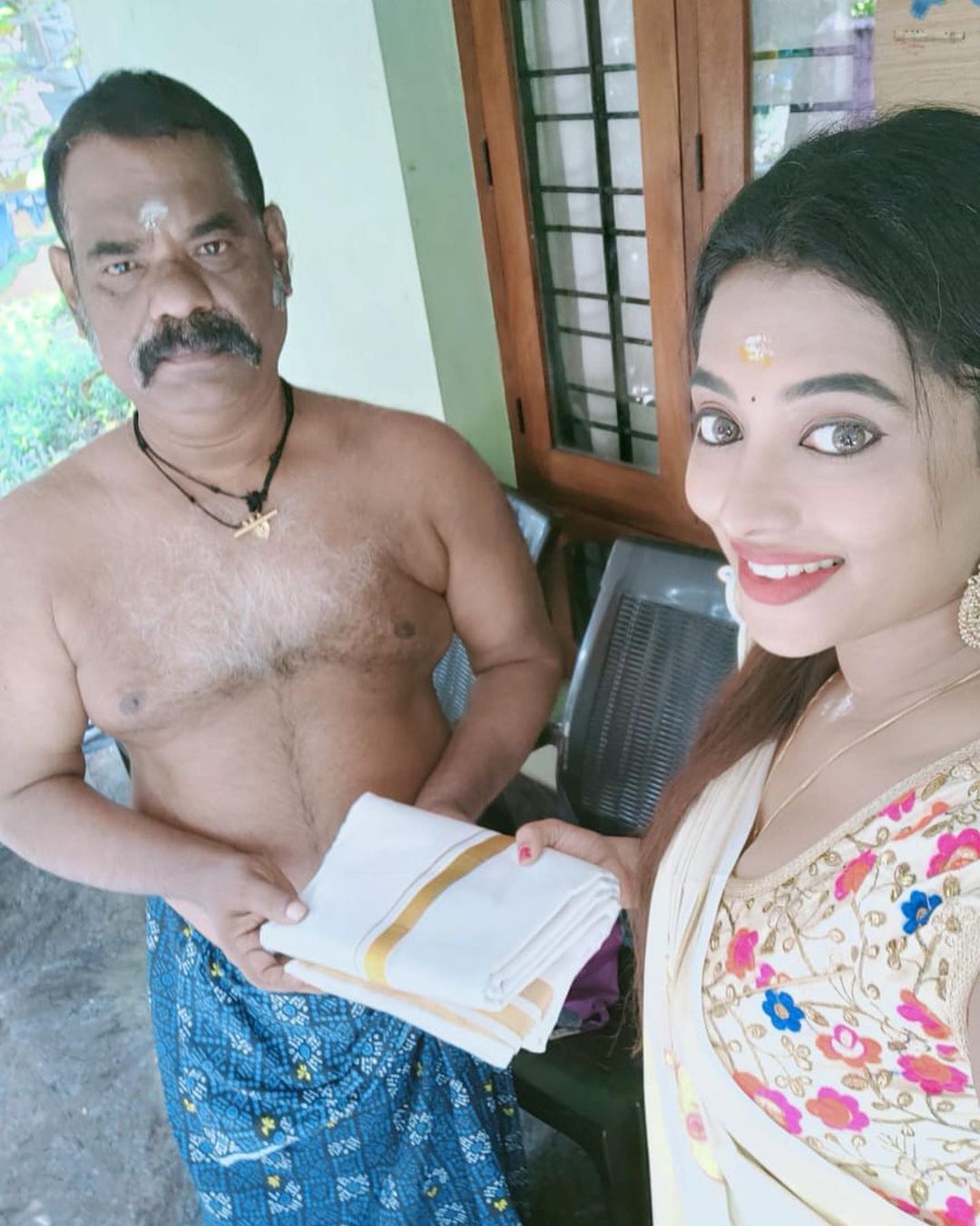 സാരിയില്‍ തിളങ്ങിയ രമ്യ പണിക്കര്‍: ഒപ്പം മോഹന്‍ലാലും ചിത്രയും