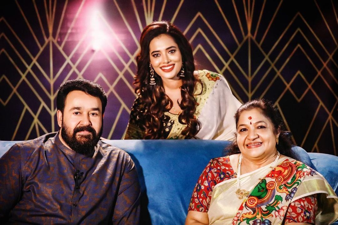 സാരിയില്‍ തിളങ്ങിയ രമ്യ പണിക്കര്‍: ഒപ്പം മോഹന്‍ലാലും ചിത്രയും