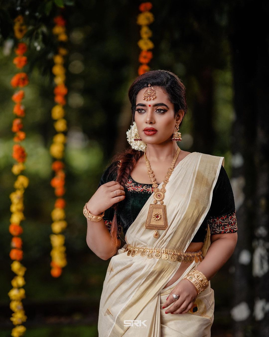 സാരിയില്‍ തിളങ്ങിയ രമ്യ പണിക്കര്‍: ഒപ്പം മോഹന്‍ലാലും ചിത്രയും