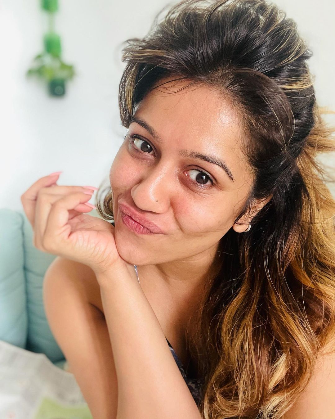 കിടിലൻ ഹെയർസ്റ്റൈലിൽ രഞ്ജിനി ഹരിദാസ്; വൈറലായി ചിത്രങ്ങൾ