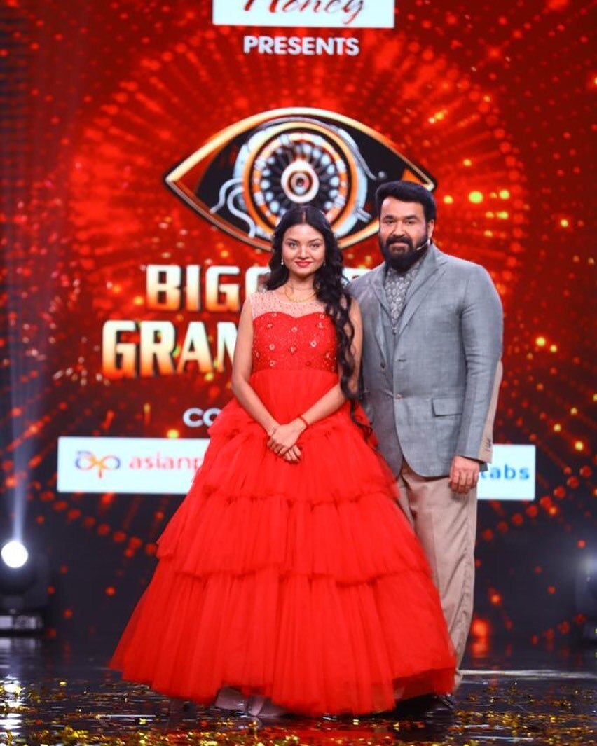 ചുവന്ന ഫ്രോക്കില്‍ തിളങ്ങി സൂര്യ മേനോന്‍; താരത്തിന്റെ ബിഗ് ബോസ് ഫിനാലെ ലുക്ക് വൈറലാകുന്നു