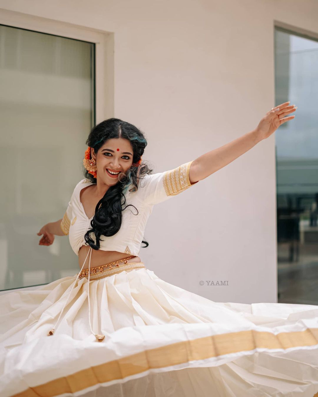 ഓണത്തിന് വെറൈറ്റി ലുക്കുമായി ബിഗ് ബോസ് താരം അഭിരാമി സുരേഷ്; ചിത്രങ്ങള്‍ വൈറല്‍