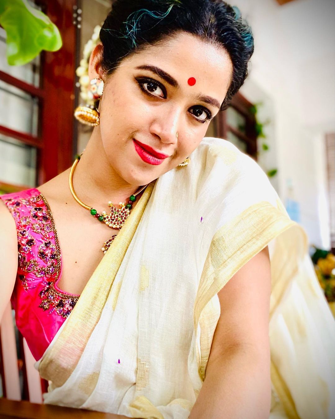 ഓണത്തിന് വെറൈറ്റി ലുക്കുമായി ബിഗ് ബോസ് താരം അഭിരാമി സുരേഷ്; ചിത്രങ്ങള്‍ വൈറല്‍