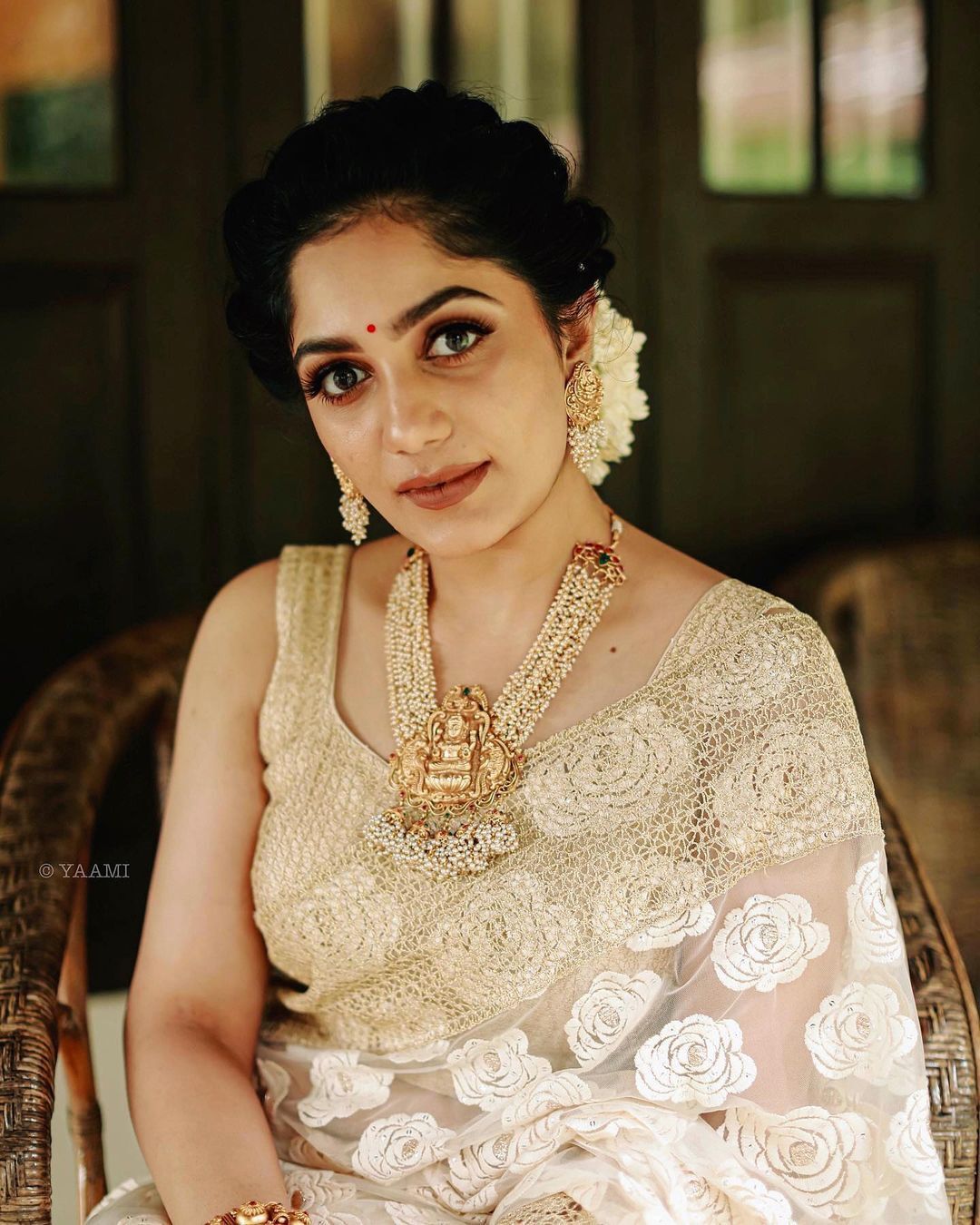 ഓണസാരിയില്‍ കിടിലന്‍ ലുക്കില്‍ ബിഗ് ബോസ് താരം ആര്യ; വൈറലായി പുതിയ ഫോട്ടോഷൂട്ട്