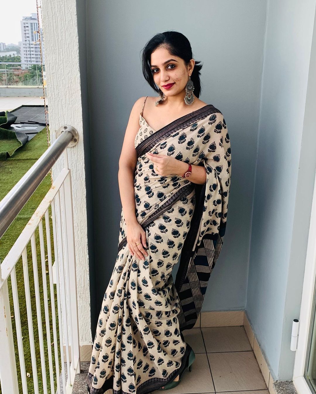 ഓണസാരിയില്‍ കിടിലന്‍ ലുക്കില്‍ ബിഗ് ബോസ് താരം ആര്യ; വൈറലായി പുതിയ ഫോട്ടോഷൂട്ട്