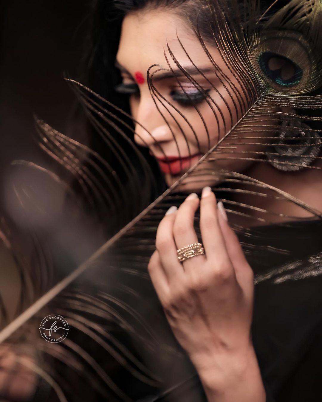 സാരിയിൽ ഗ്ലാമറസ് ലുക്കിൽ റിതു മന്ത്ര; ബിഗ് ബോസ് താരത്തിന്റെ ഫോട്ടോഷൂട്ട് വൈറൽ