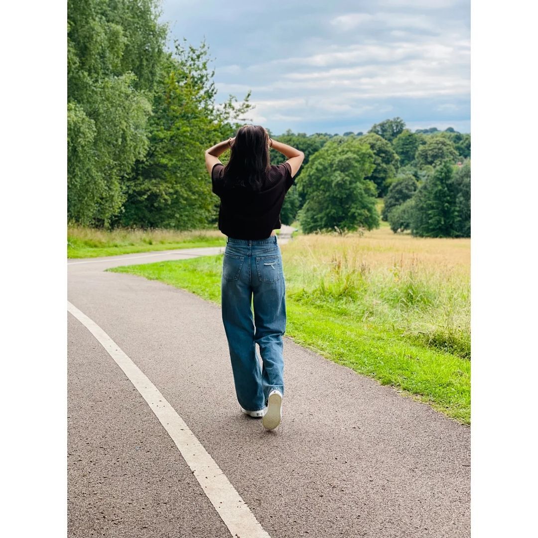 കുഞ്ഞു വാമികയ്‌ക്കൊപ്പം ഇംഗ്ലണ്ടില്‍ അടിച്ചുപൊളിച്ച് കൊഹ്ലിയും അനുഷ്‌കയും; ചിത്രങ്ങള്‍ ഏറ്റെടുത്ത് ആരാധകര്‍