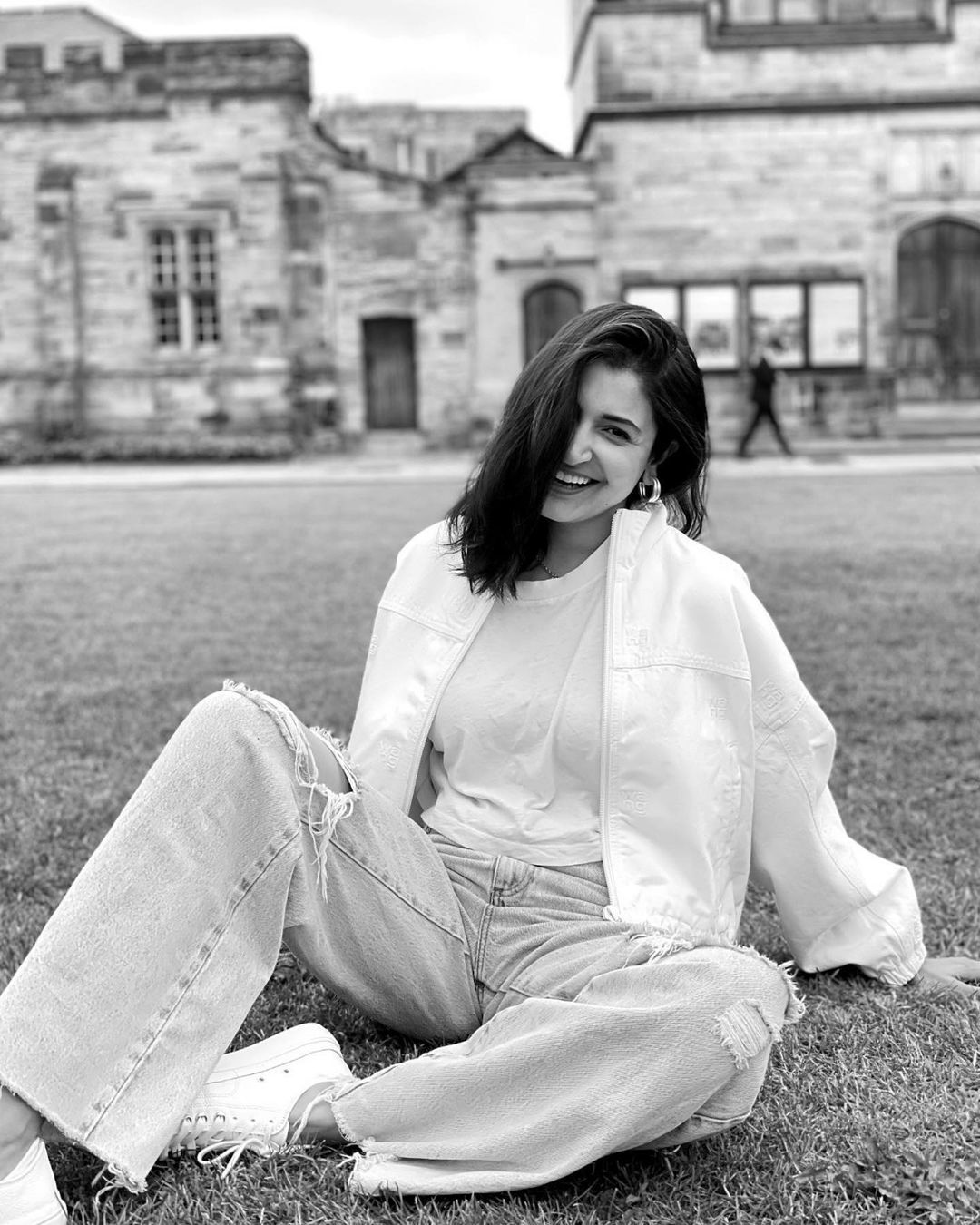 കുഞ്ഞു വാമികയ്‌ക്കൊപ്പം ഇംഗ്ലണ്ടില്‍ അടിച്ചുപൊളിച്ച് കൊഹ്ലിയും അനുഷ്‌കയും; ചിത്രങ്ങള്‍ ഏറ്റെടുത്ത് ആരാധകര്‍