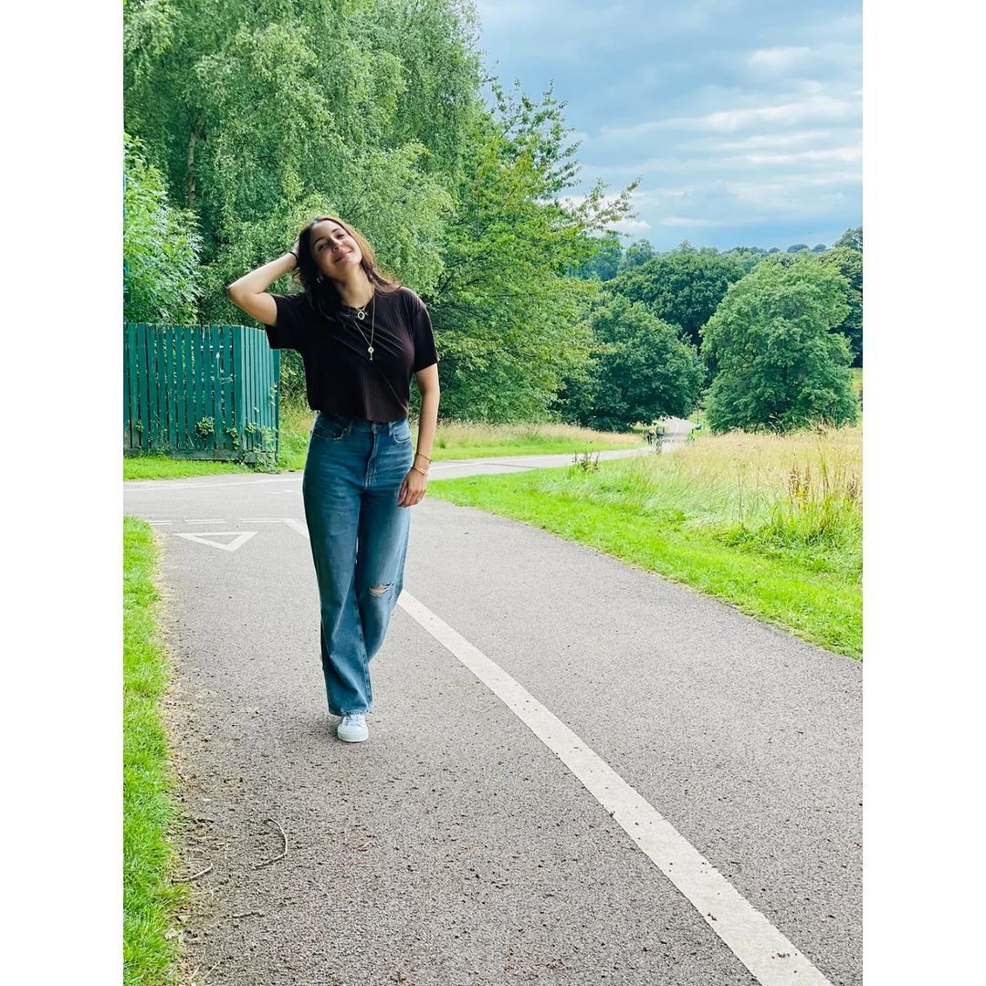 കുഞ്ഞു വാമികയ്‌ക്കൊപ്പം ഇംഗ്ലണ്ടില്‍ അടിച്ചുപൊളിച്ച് കൊഹ്ലിയും അനുഷ്‌കയും; ചിത്രങ്ങള്‍ ഏറ്റെടുത്ത് ആരാധകര്‍